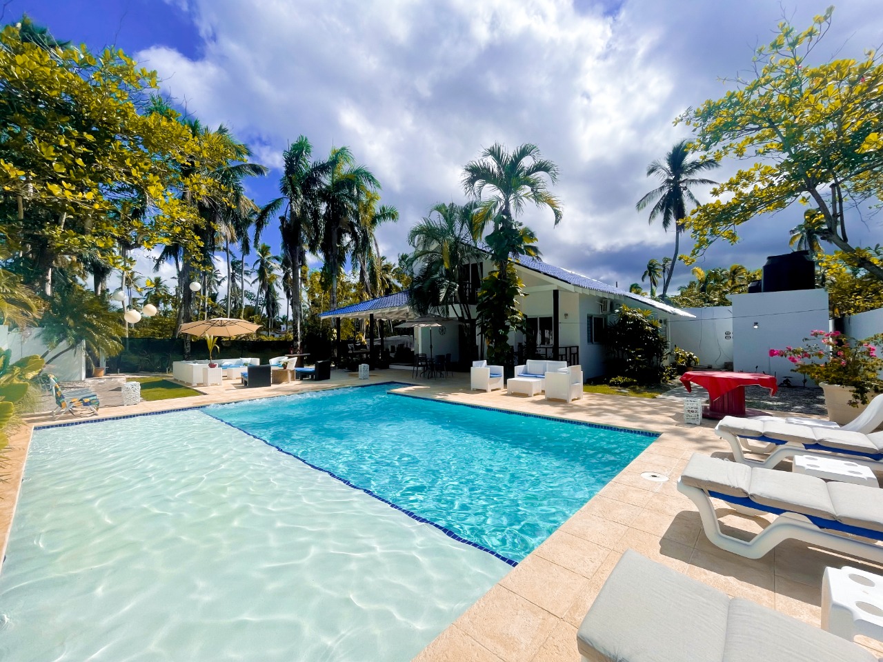 Villa Tres Palmas: A Private Oasis Steps from Playa Bonita