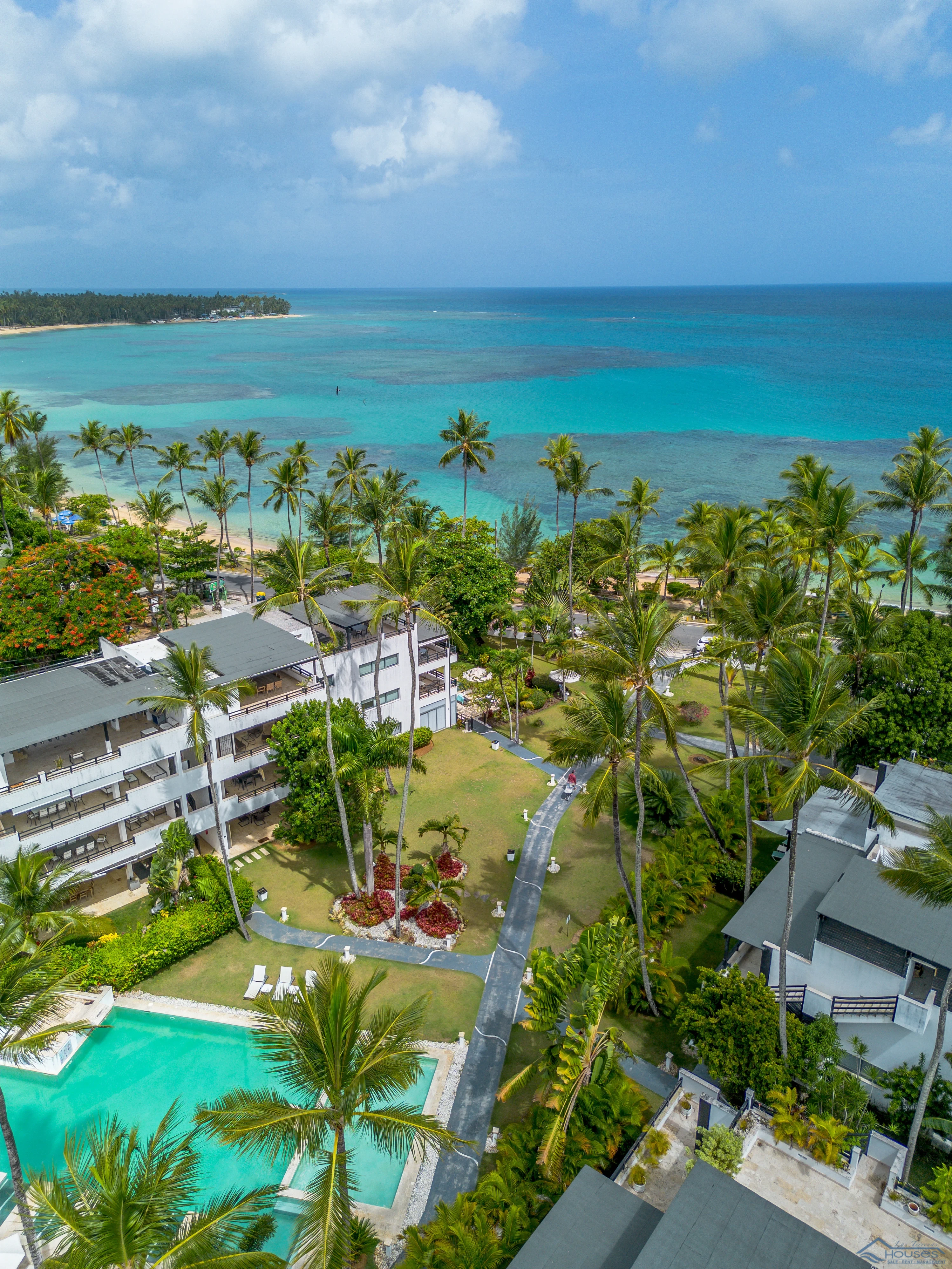 Beachfront Condo Rental”, “3 Bedroom Vacation Rental” o “Playa Punta Popy