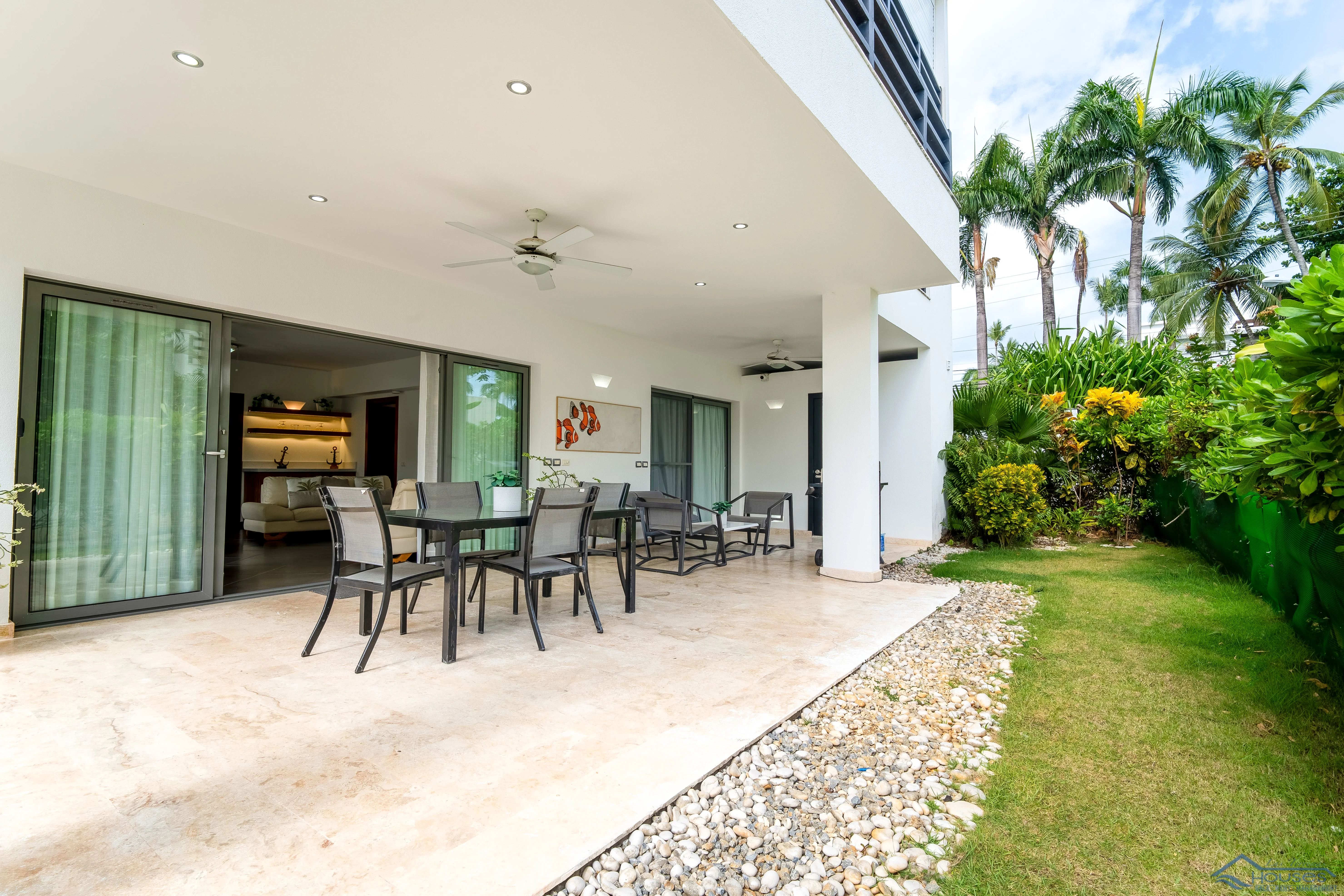 Beachfront Condo Rental”, “3 Bedroom Vacation Rental” o “Playa Punta Popy
