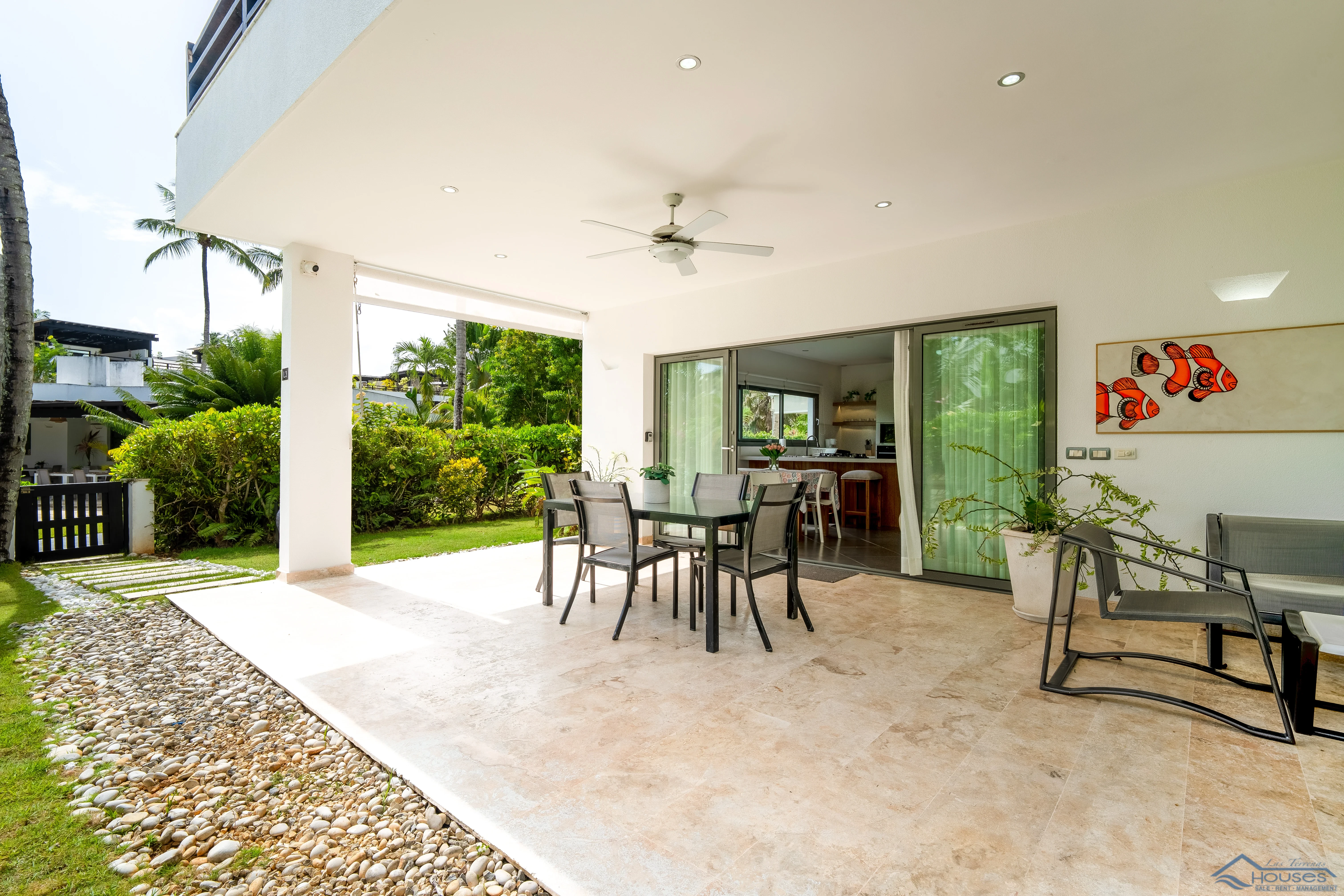Beachfront Condo Rental”, “3 Bedroom Vacation Rental” o “Playa Punta Popy
