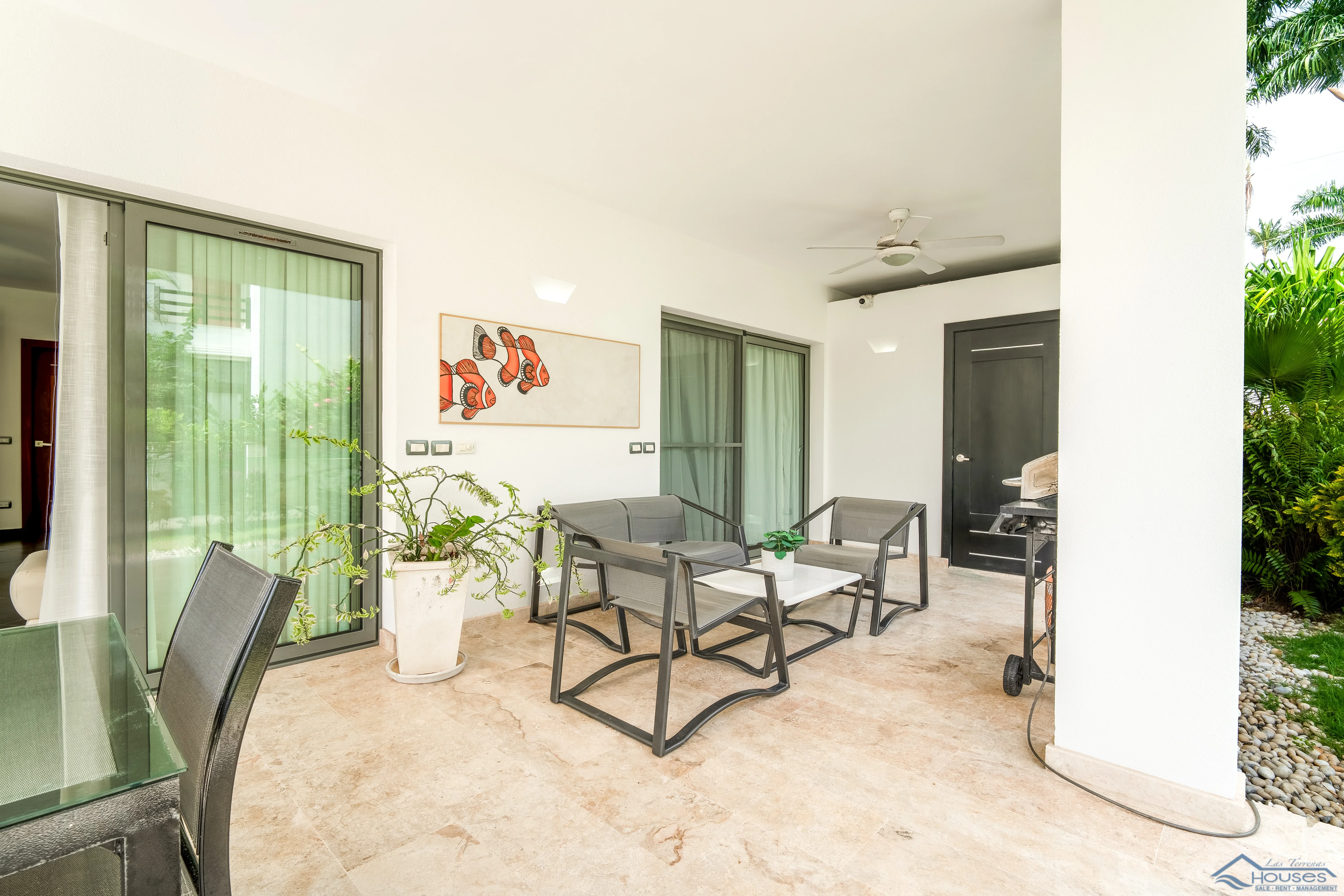 Beachfront Condo Rental”, “3 Bedroom Vacation Rental” o “Playa Punta Popy