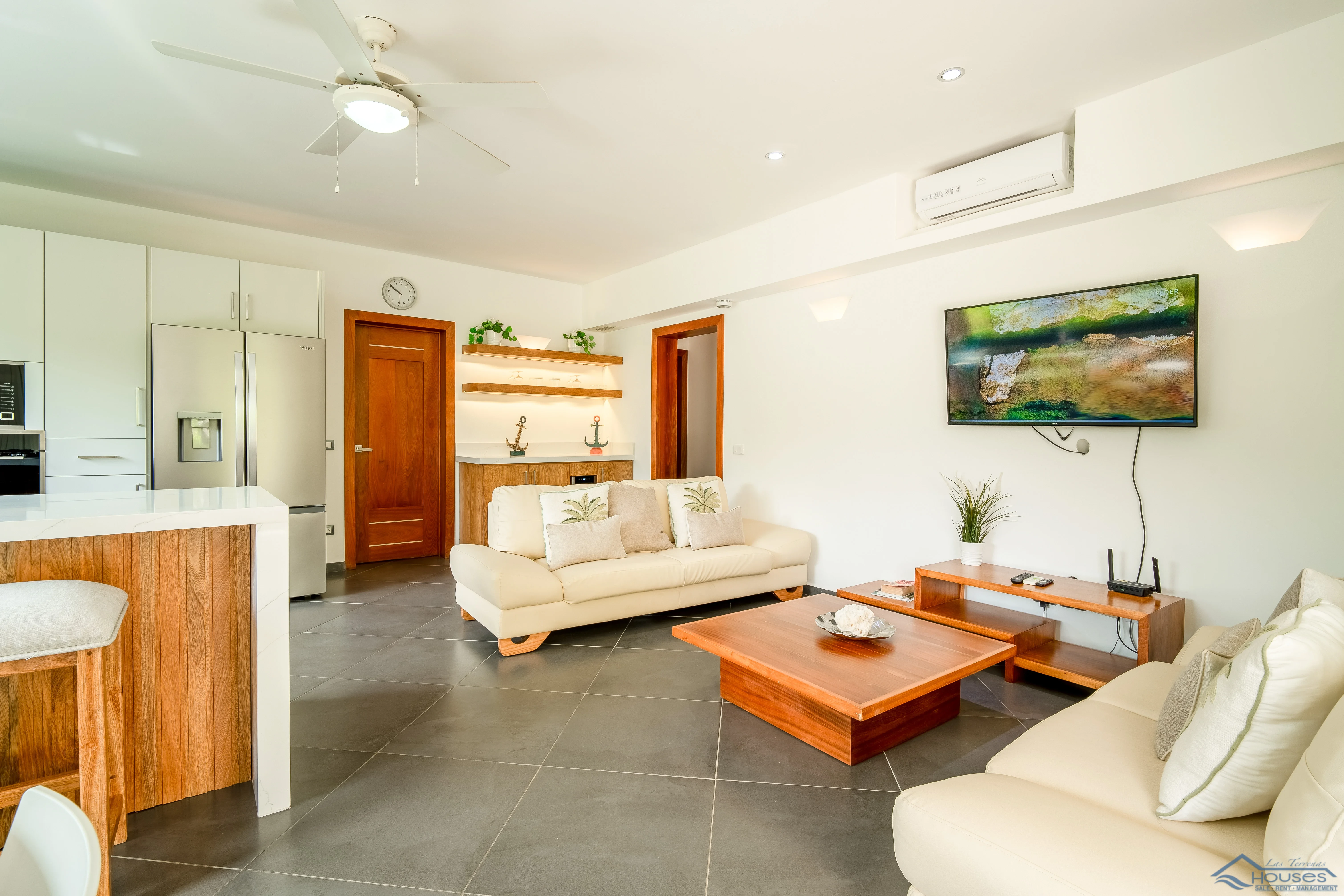 Beachfront Condo Rental”, “3 Bedroom Vacation Rental” o “Playa Punta Popy