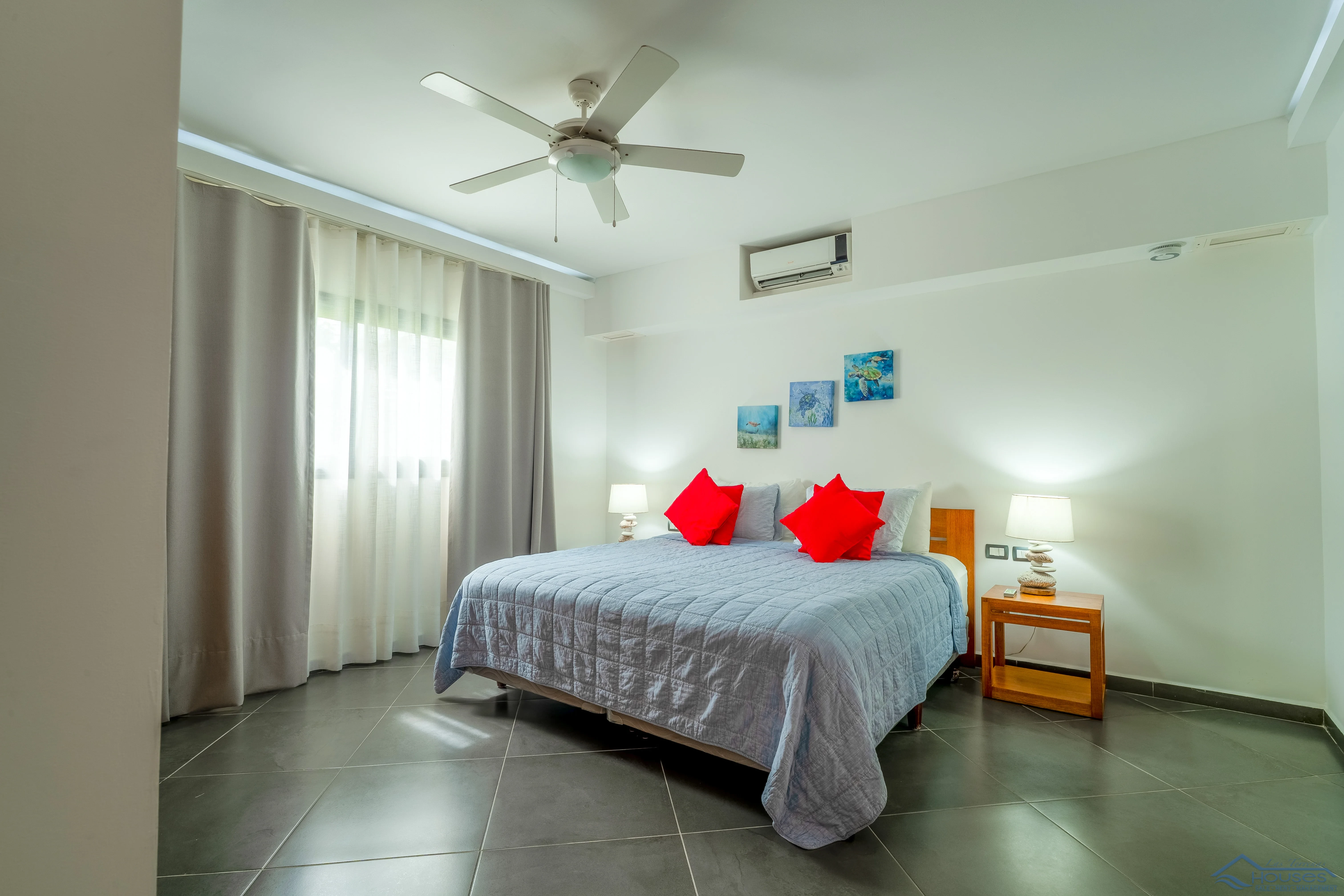 Beachfront Condo Rental”, “3 Bedroom Vacation Rental” o “Playa Punta Popy