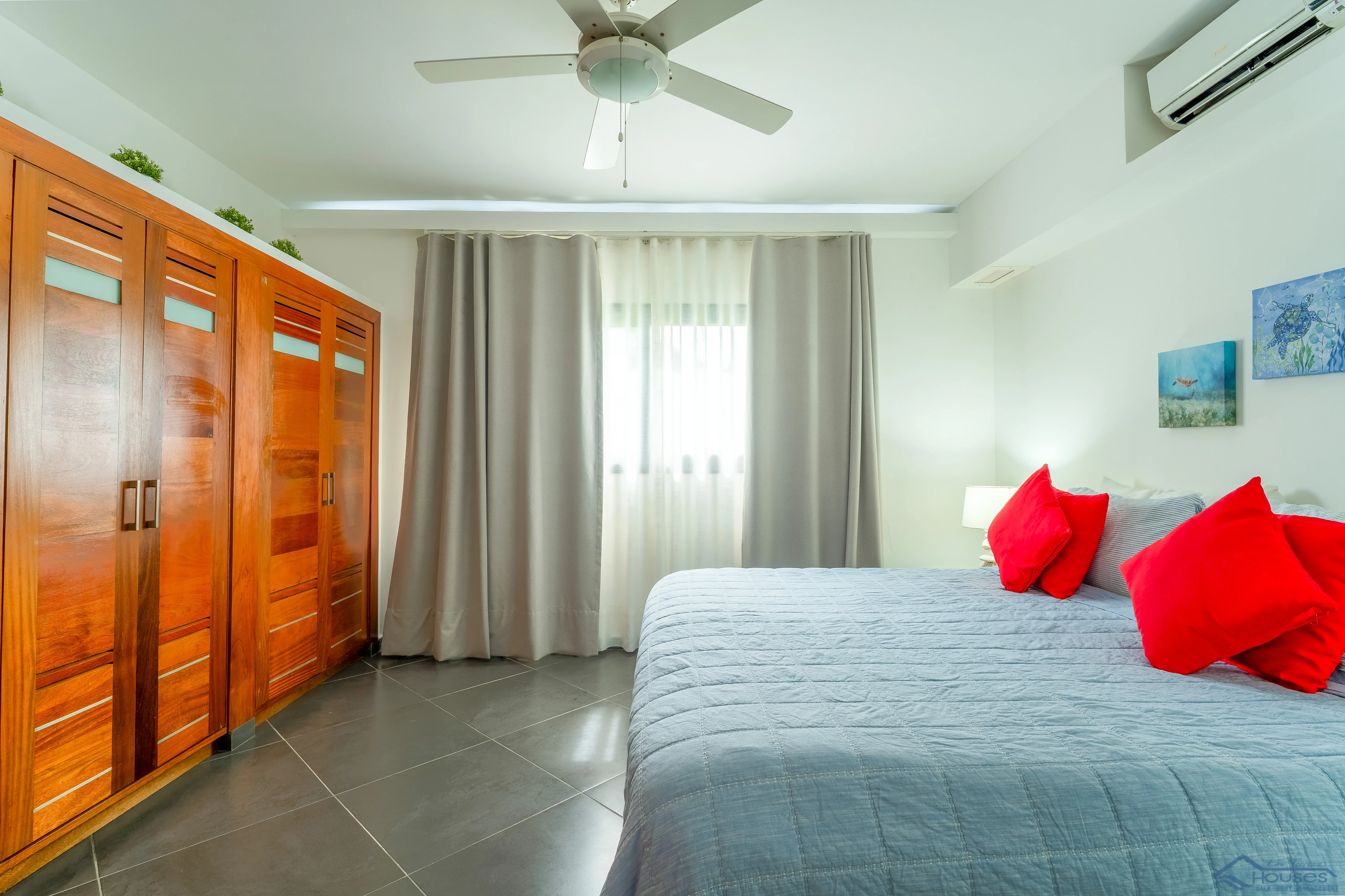 Beachfront Condo Rental”, “3 Bedroom Vacation Rental” o “Playa Punta Popy