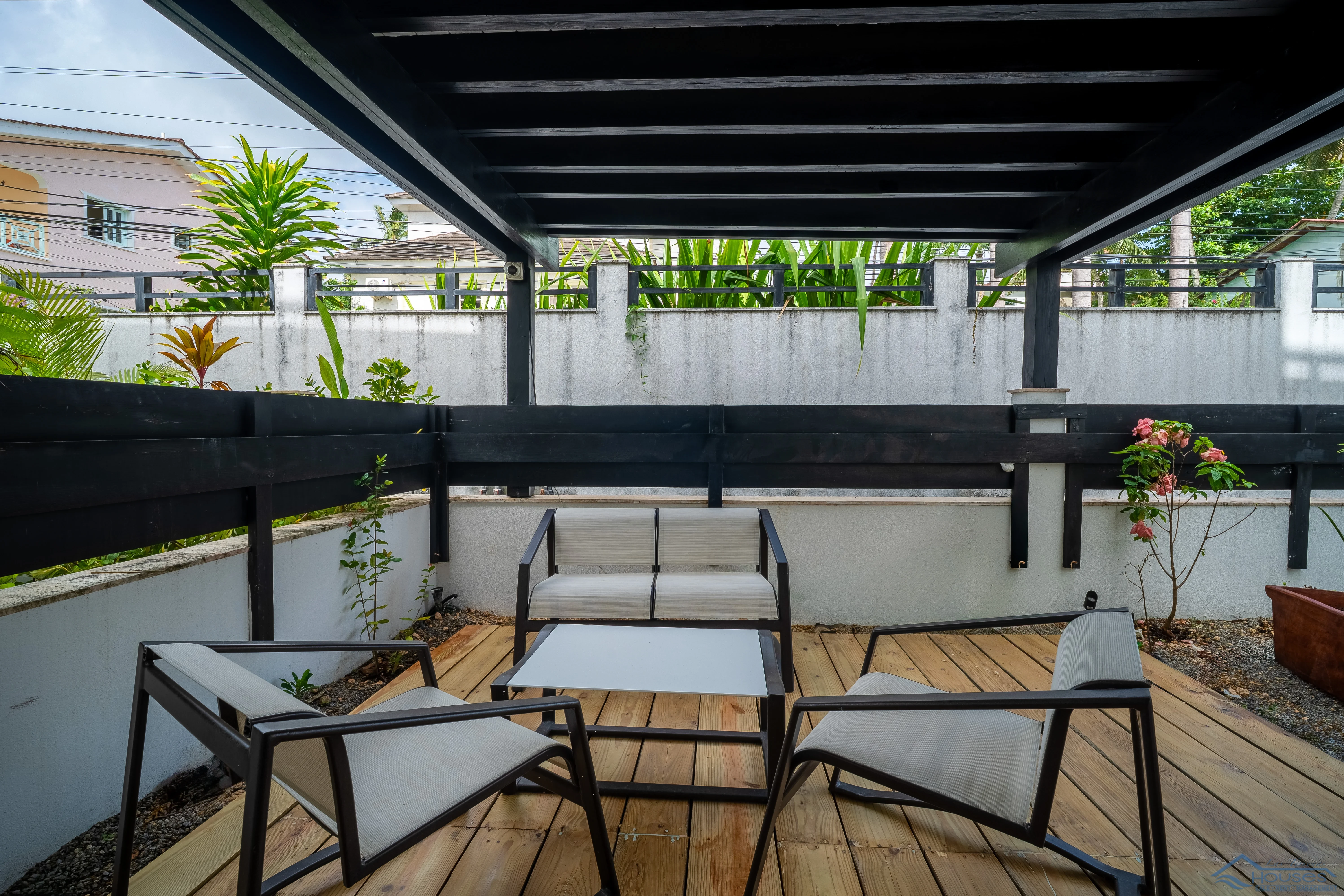 Beachfront Condo Rental”, “3 Bedroom Vacation Rental” o “Playa Punta Popy
