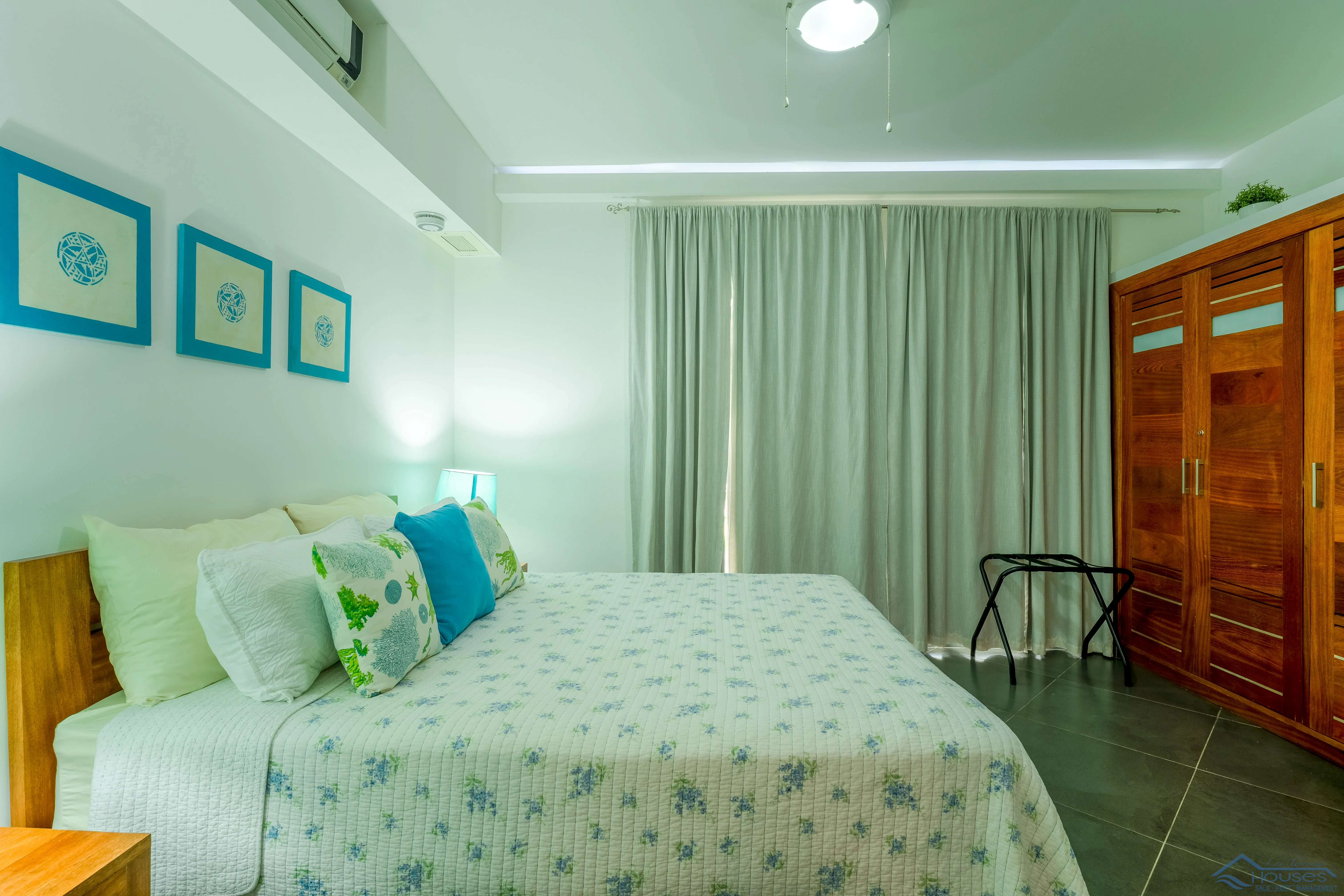 Beachfront Condo Rental”, “3 Bedroom Vacation Rental” o “Playa Punta Popy