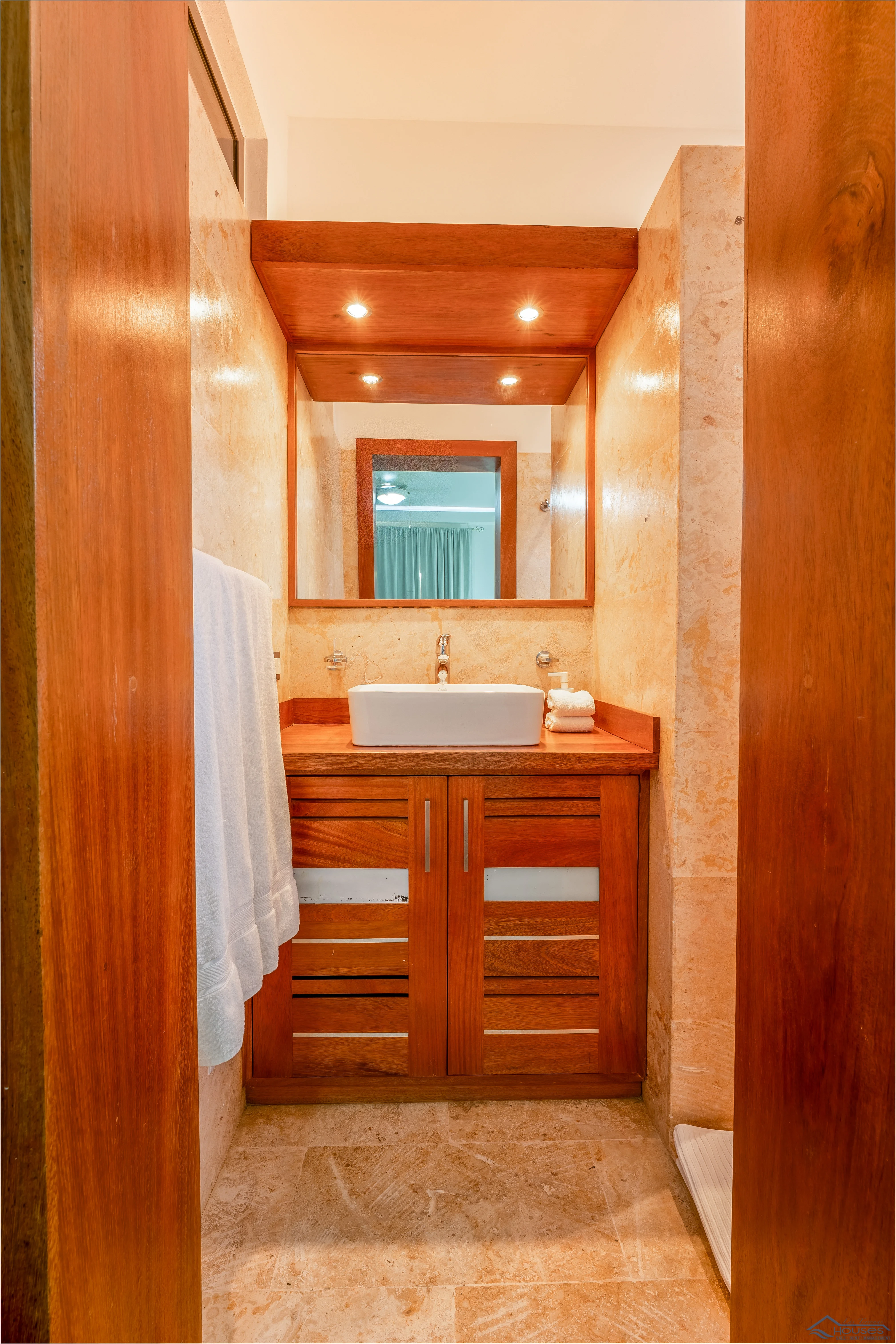Beachfront Condo Rental”, “3 Bedroom Vacation Rental” o “Playa Punta Popy