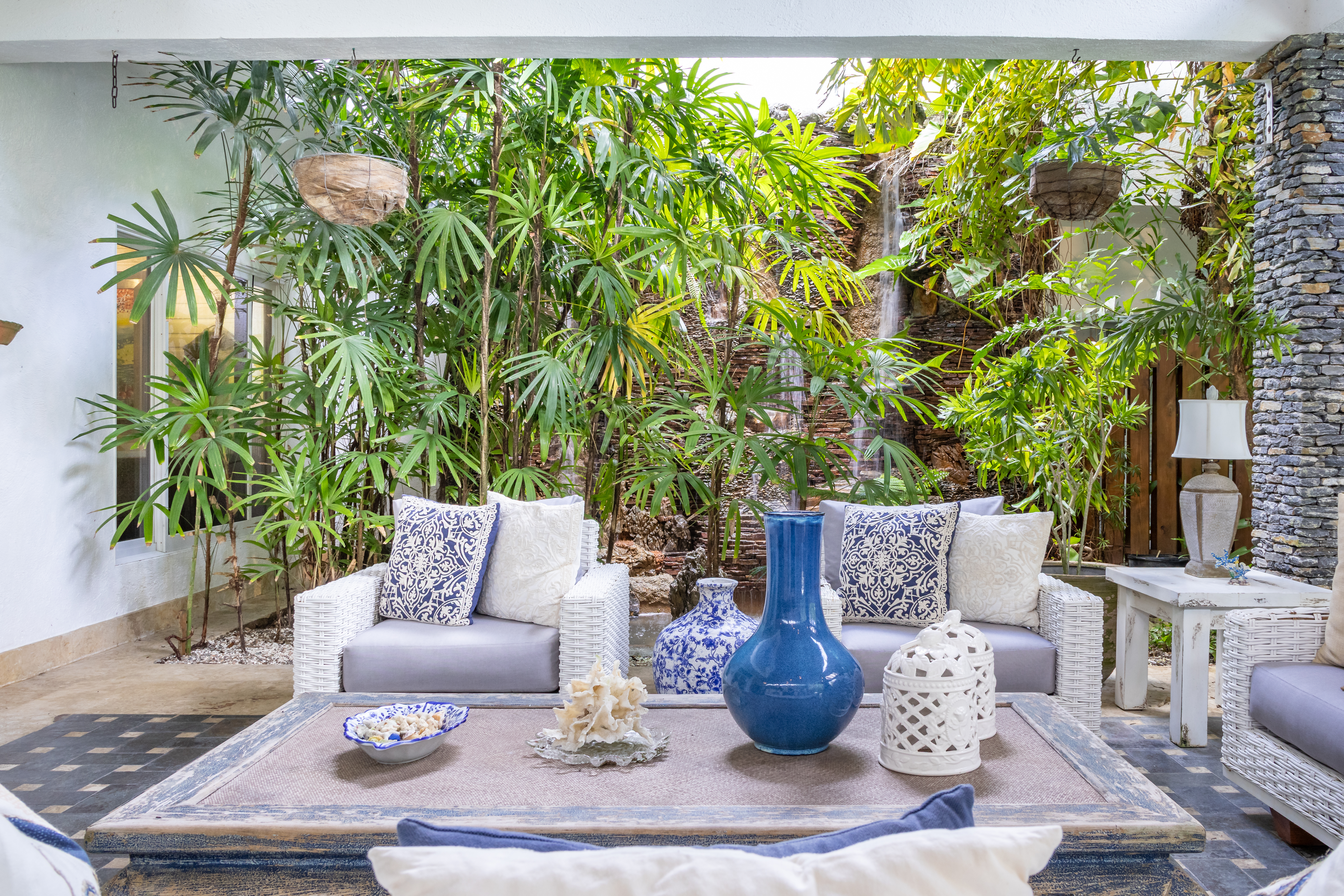 TOWNHOUSE BALCONES