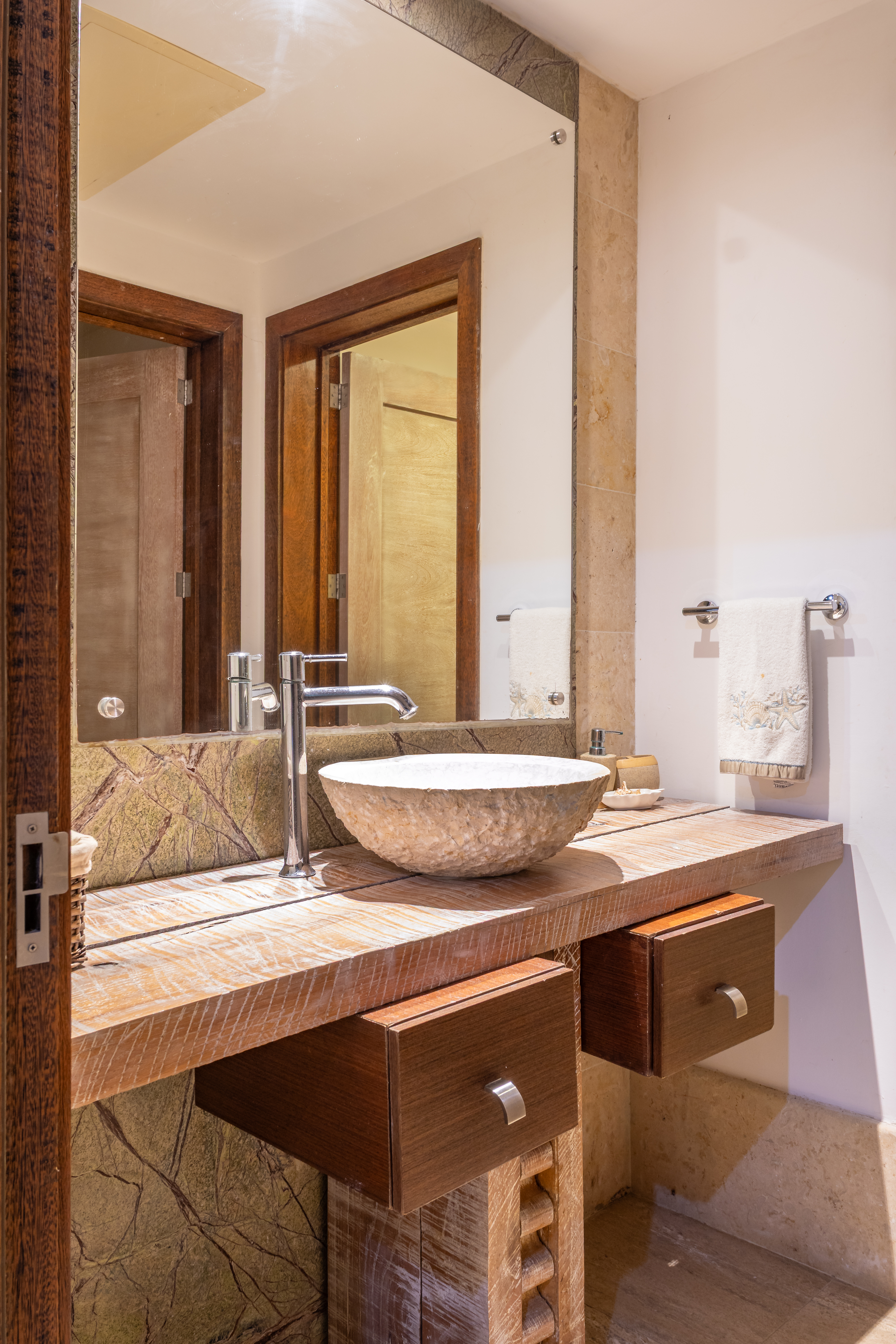 TOWNHOUSE BALCONES