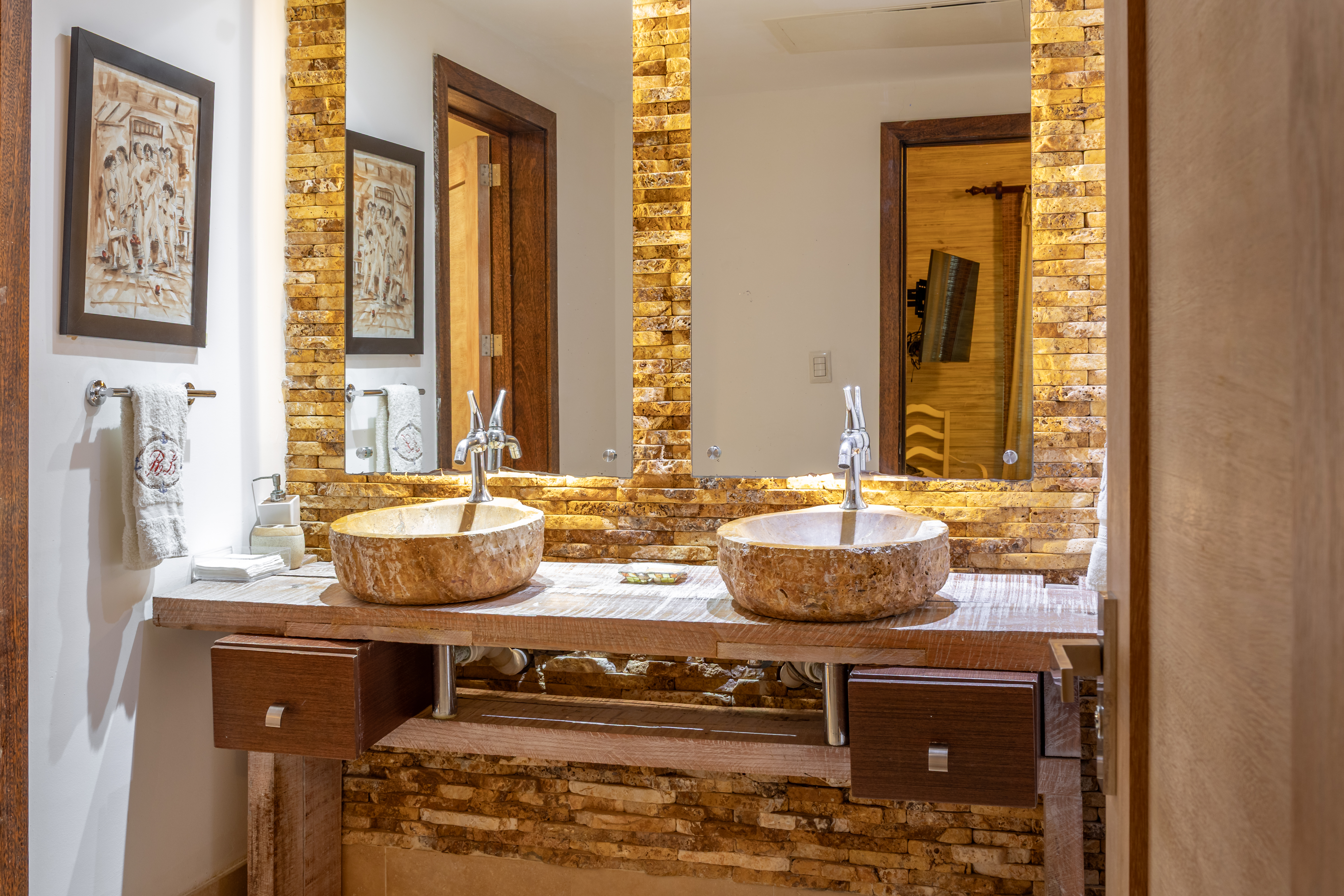TOWNHOUSE BALCONES