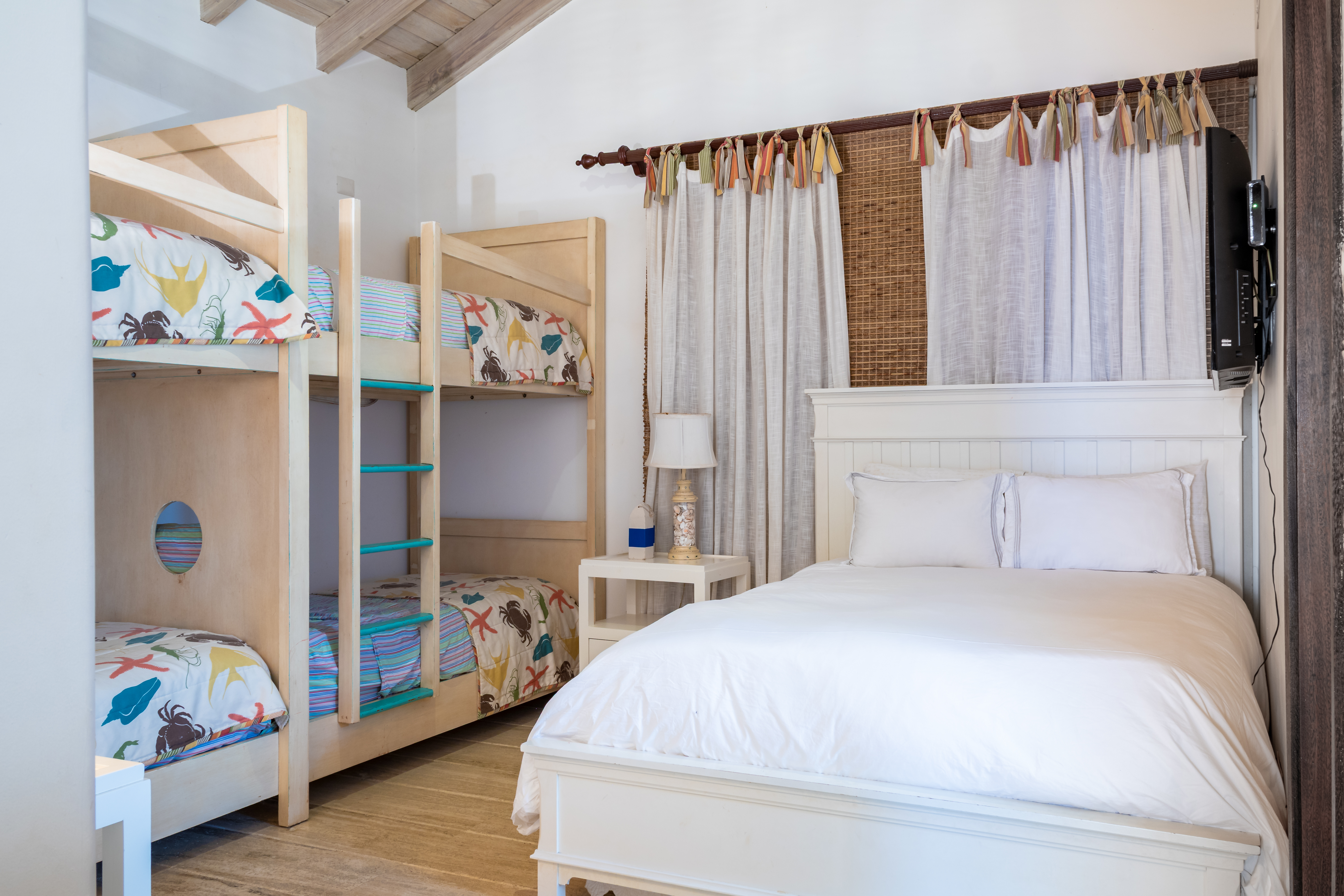 TOWNHOUSE BALCONES